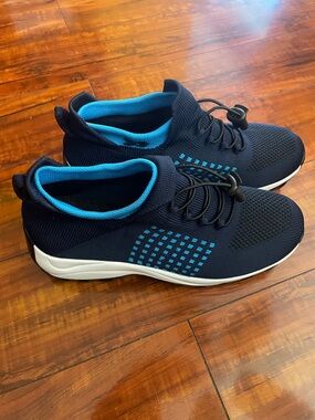 Comfort Wear Lightweight Navy and Blue Knit Slip-On Sneakers Womens 10.5/41 New